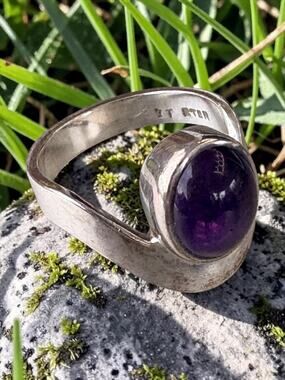 Vintage Sterling Silver Amethyst Sculptural Open Wrap Statement Ring Domed Caboc
